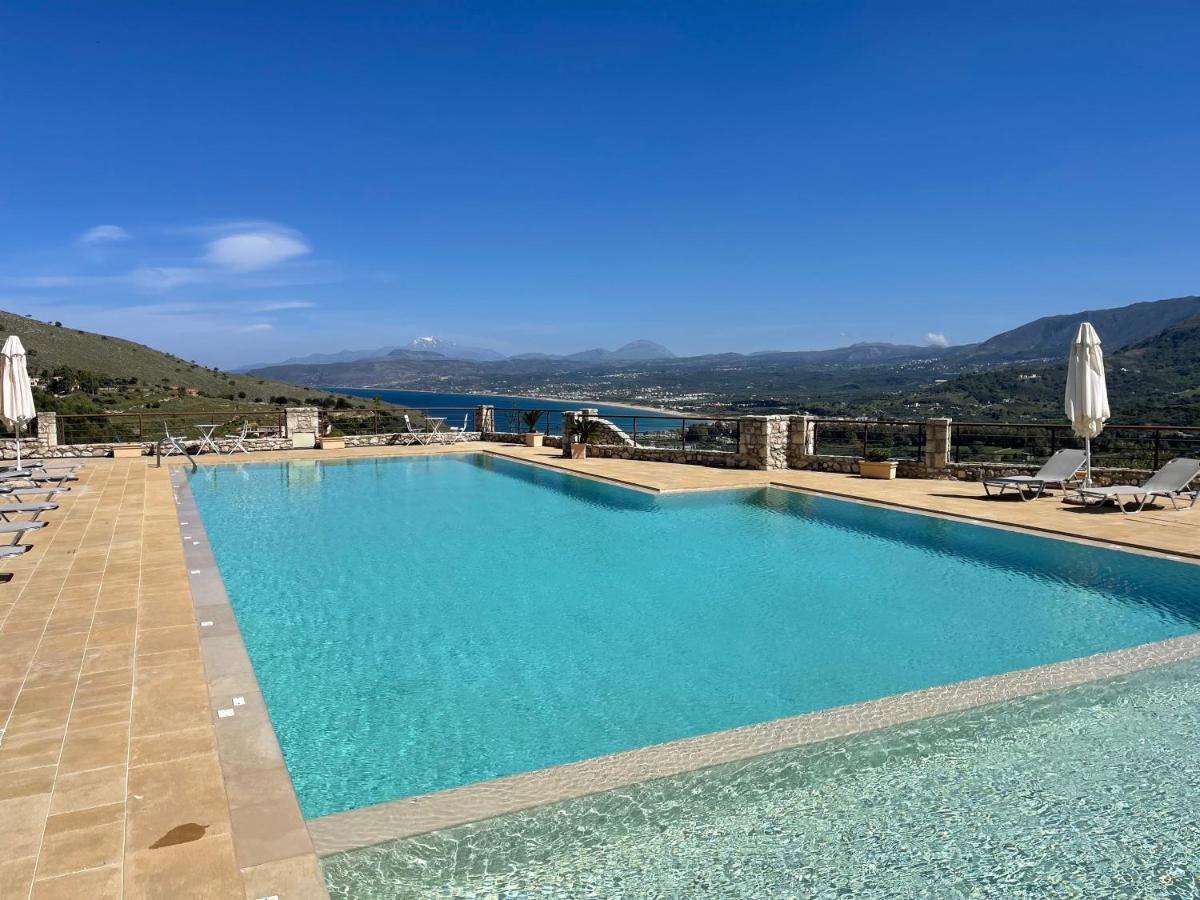 Arbutus - Relaxing Apartment With Fantastic Views Georgioupoli Esterno foto